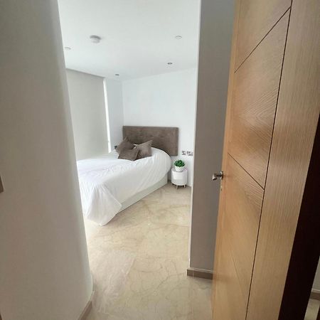 Modern Central 1 Bedroom Apartment With Rooftop Spa Gibraltar Exterior foto