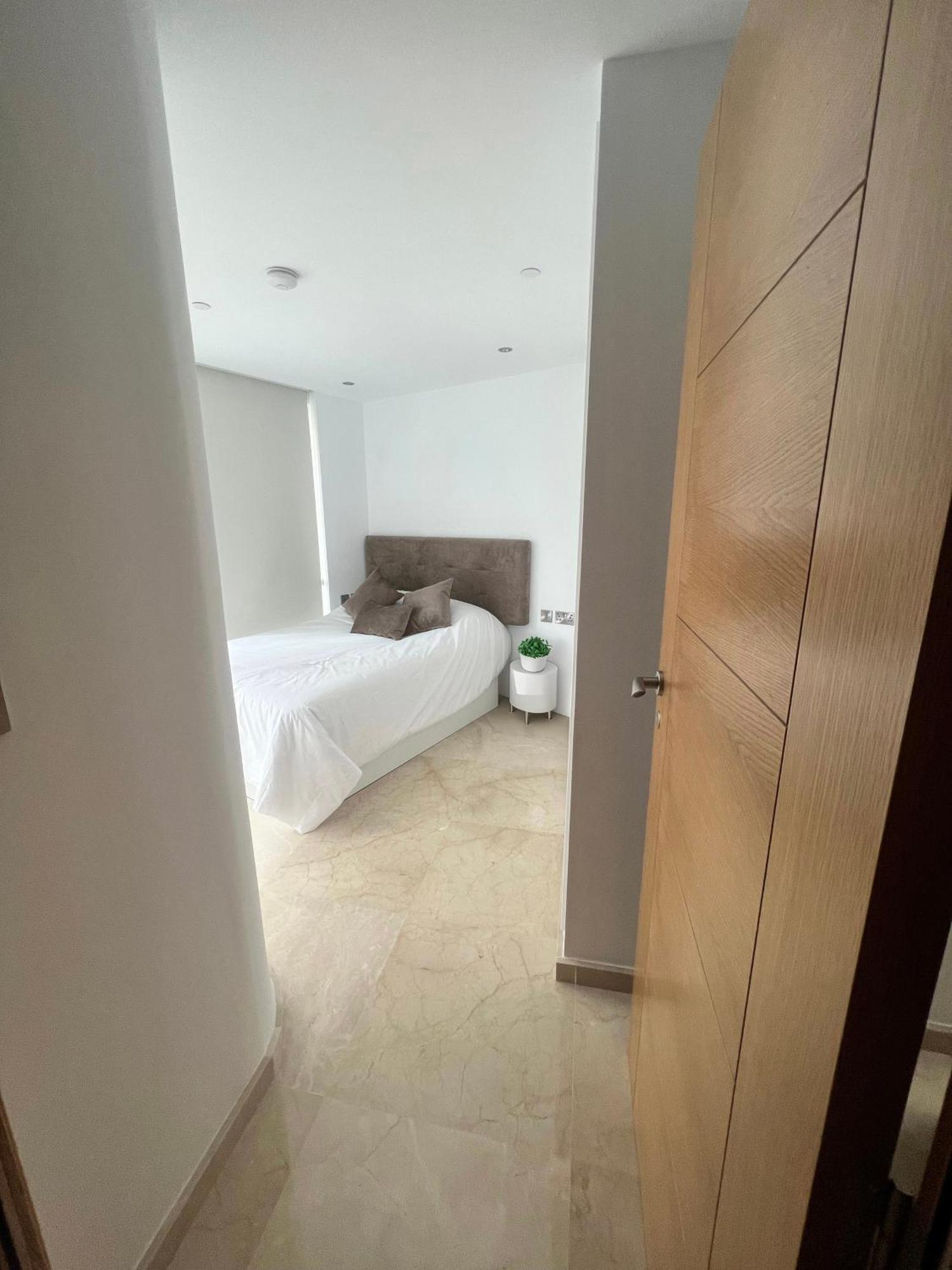 Modern Central 1 Bedroom Apartment With Rooftop Spa Gibraltar Exterior foto